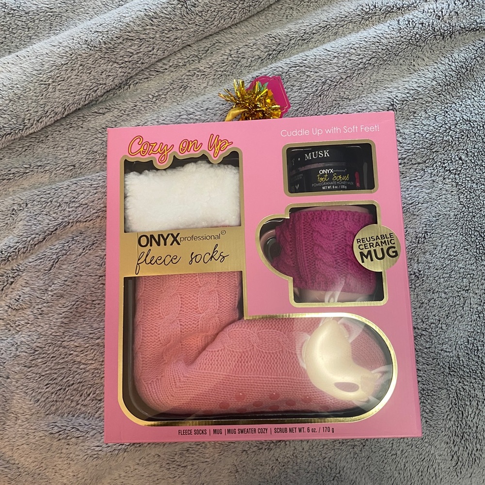 NWT onyx foot scrub set